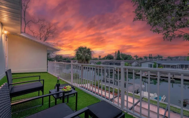 Cocoon Island Villa Luxury 5 BDR Waterfront Home