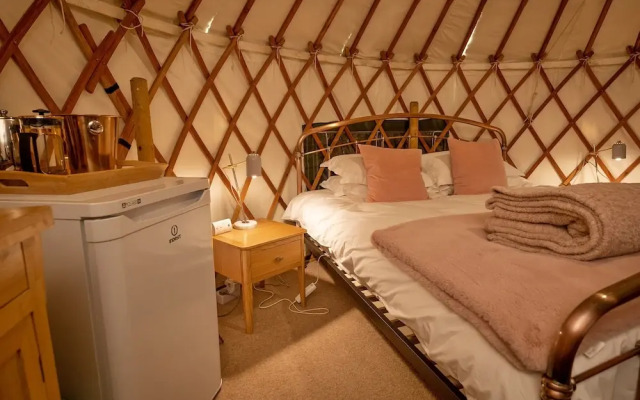 Chalet With Gleneagles Views, hot Tub, No Deposit