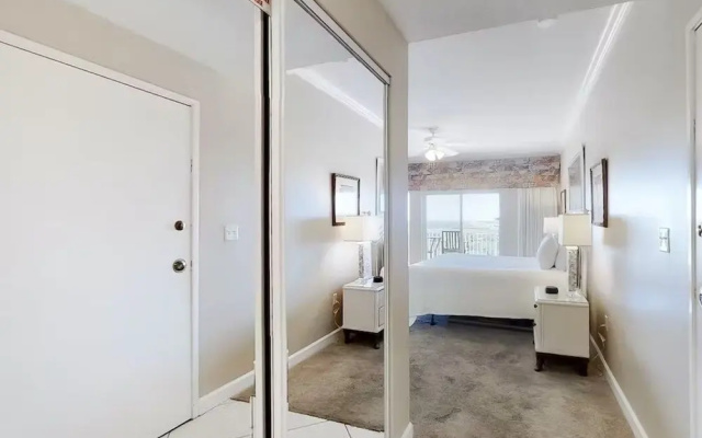 Tops'l 1008 Lockoff 3 Bedroom Condo by RedAwning