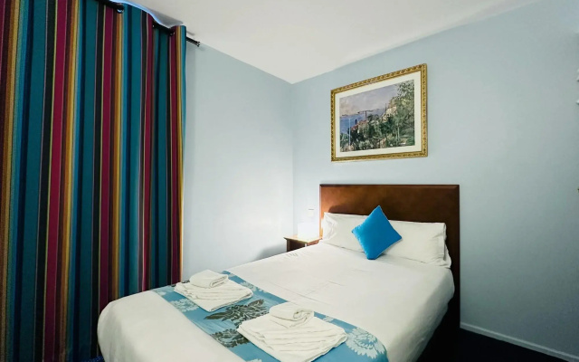 Отель Bellevue Paris Montmartre