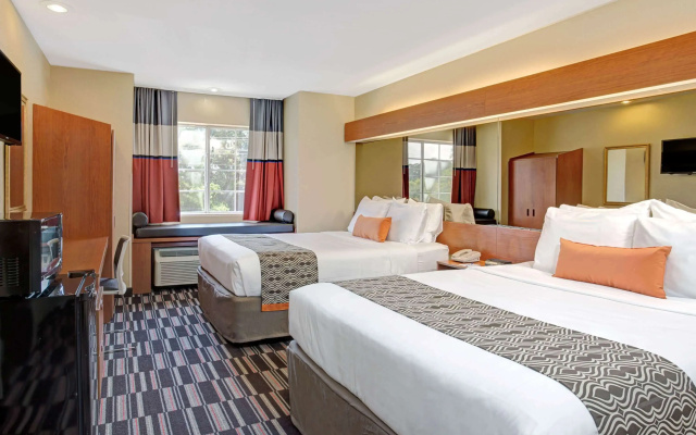Microtel Inn & Suites by Wyndham Bushnell