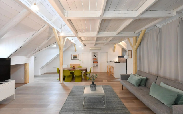 18Th Century Loft At Charles Bridge
