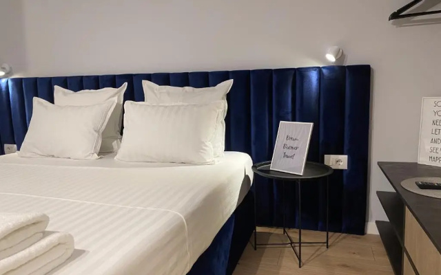 Living Studio Apartments