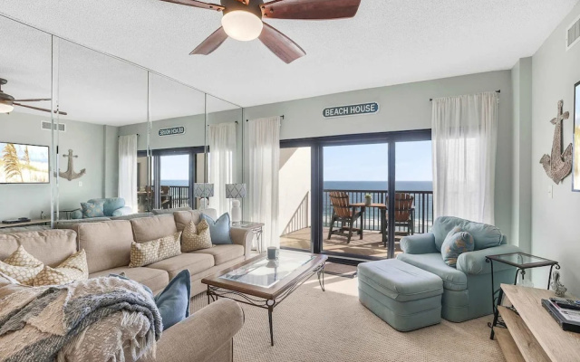 Palms 915- Premier Beachfront Condo