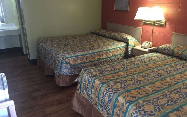 Super 7 Inn