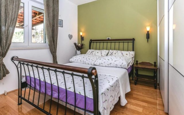 Amazing Home in Kastel Sucurac With Wifi and 4 Bedrooms