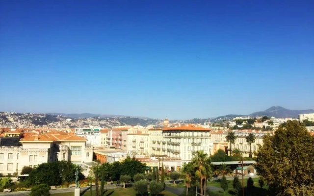 Chez Kari-top location in charming old town