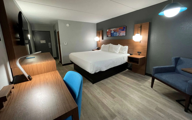 La Quinta Inn & Suites by Wyndham Fayetteville I-95