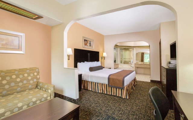 Quality Inn & Suites Monticello