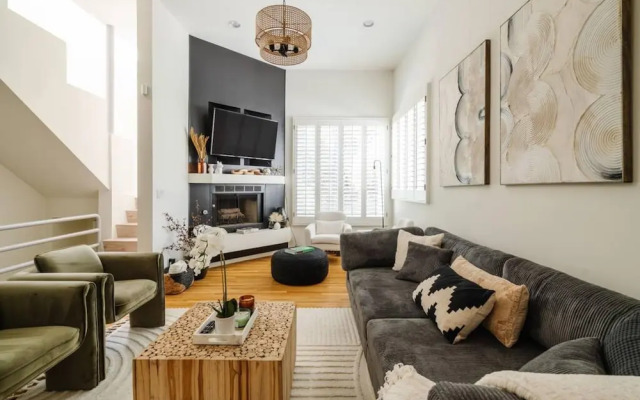 Hollywood Hills Sunset Strip Home w Hottub