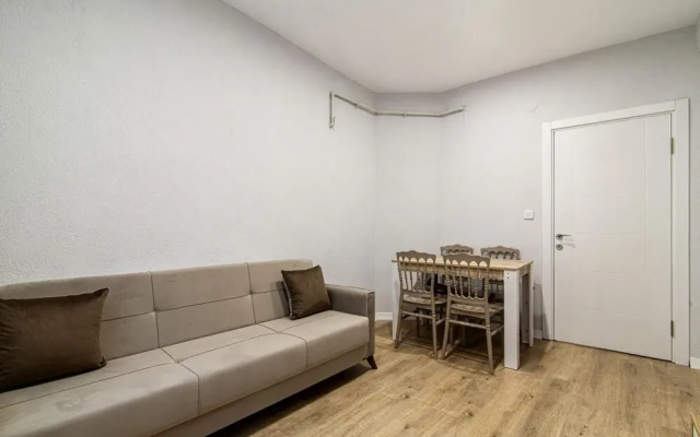 Centrally Located Apartment With Backyard in Sisli