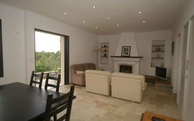 Cozy holiday home in Saint-Antonin-du-Var with large pool