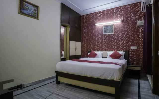 OYO 22533 Hotel Sunrise Blue