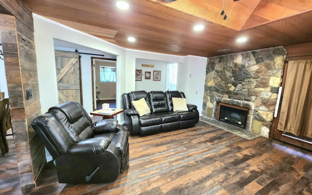 Miners Suite in Shaver Lake