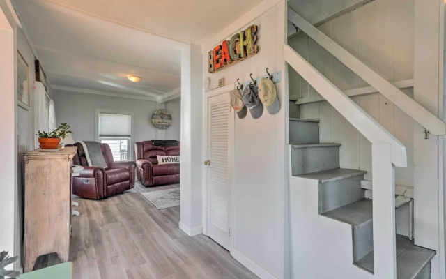 Seaside SK Getaway: Steps to Matunuck Beach!