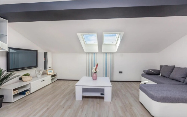 Awesome Home in Brzac With Wifi and 2 Bedrooms