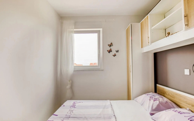 Lovely Apartment in Novalja near Sea Beach