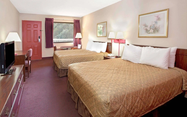 OYO Hotel Adairsville Hwy 140