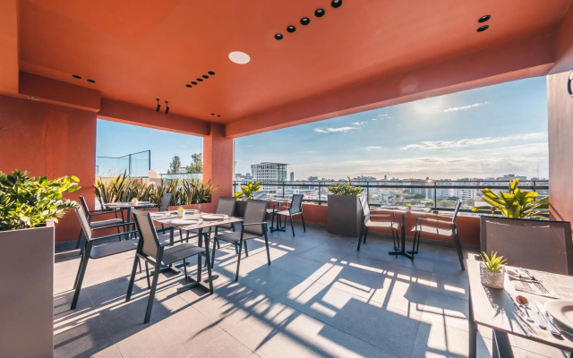 Breakfast Included at Regatta Living 605