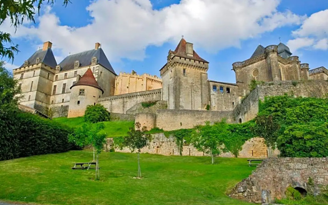 Le Prieuré du Château de Biron