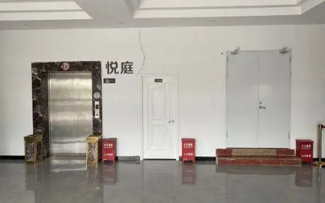 Qiha Hotel (Ningbo Jiangshan Metro Station)