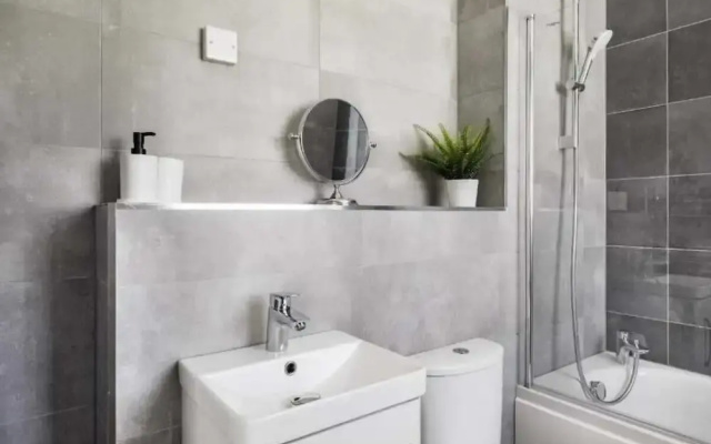 Modern 2bed Apartment-ground Floor-free Parking