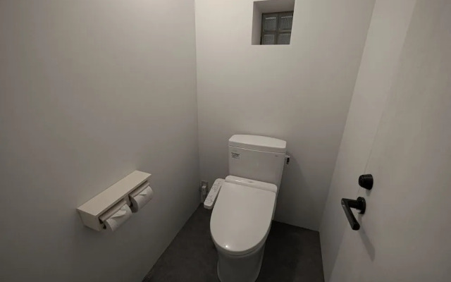 BENCH - Hostel
