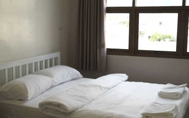 Krung Tone Hostel