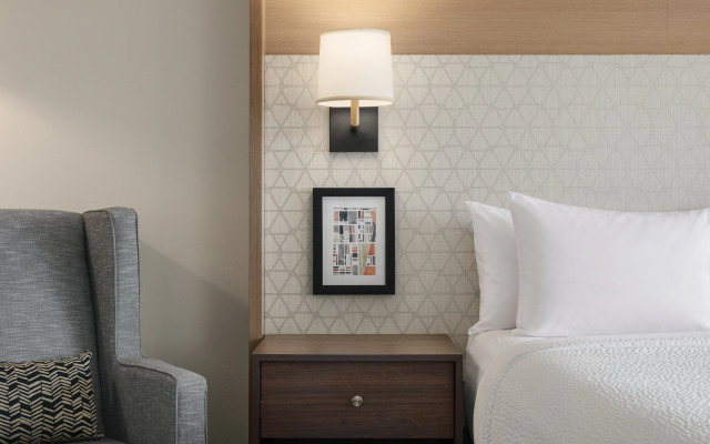 Holiday Inn Victoria Elk Lake by IHG