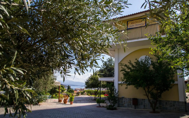 Alonia Studios & Maisonettes