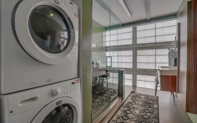 Modern Penthouse in Venice Beach-the Steel Rose-