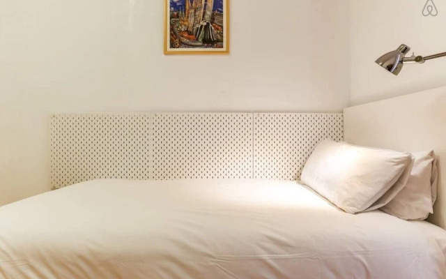 Luminous 2 Bedroom Next to Sagrada Familia
