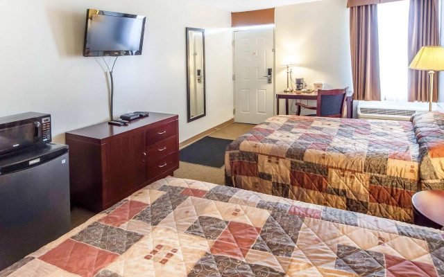 Motel 6 Brooks, AB