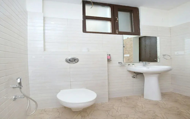 OYO 14186 Royal lake suites