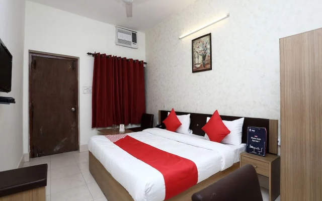 OYO 11937 Hotel Meedo