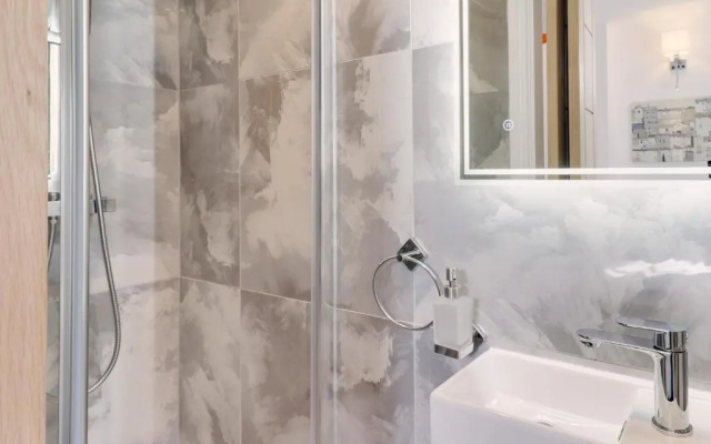 Master Accommodation Suite 6 (Adults Only)