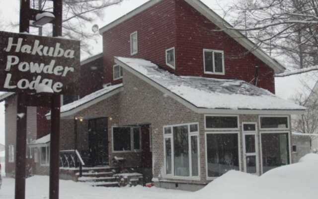 Отель Hakuba Powder Lodge Хакуба вид на фасад