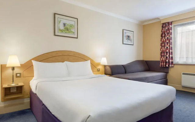 Days Inn Watford Gap
