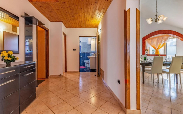 Beautiful Home in Sisan With Wifi and 4 Bedrooms