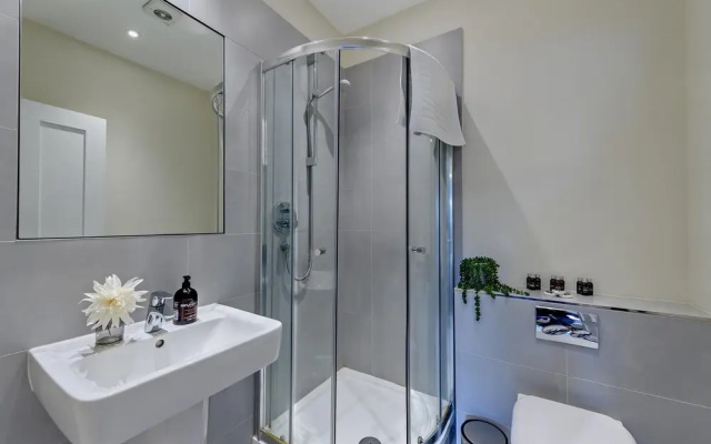 Spacious 3 Bedroom Apartment in Hammersmith
