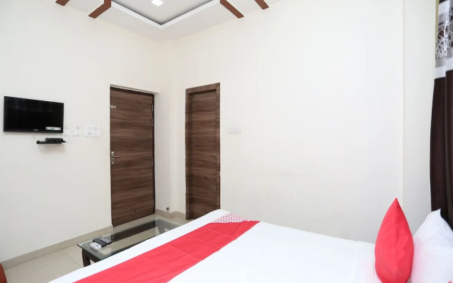 OYO 12376 Hotel Dhanraj
