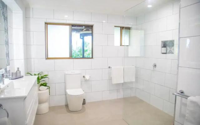 Yarabin - Luxury 6 Bedroom Home With Ocean Views