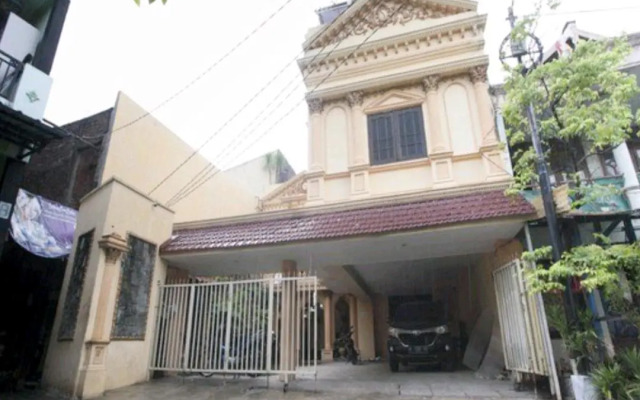 RedDoorz near Mall Ciputra World Surabaya