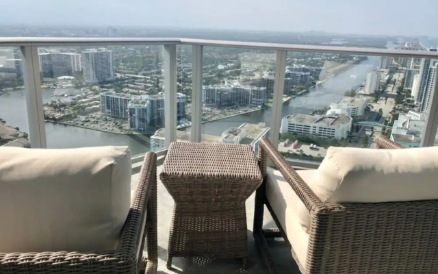 Hyde Resort and Residences, OceanMiami Collection