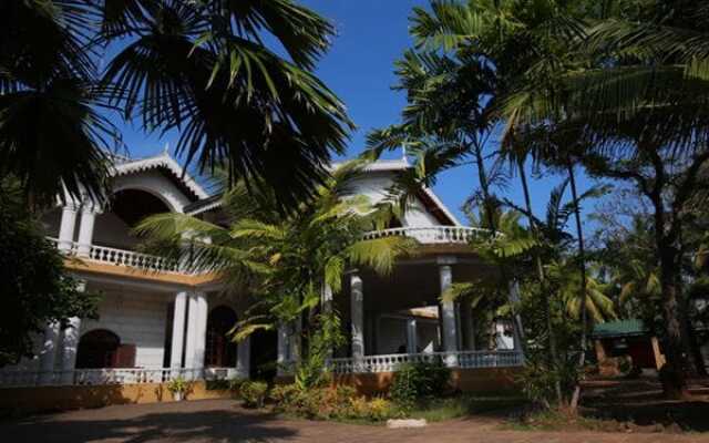 Отель Royal Beach Resort вид на фасад