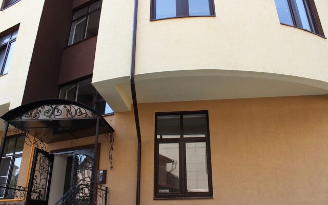 Апартаменты Apartment on Demokraticheskaya 34 вид на фасад