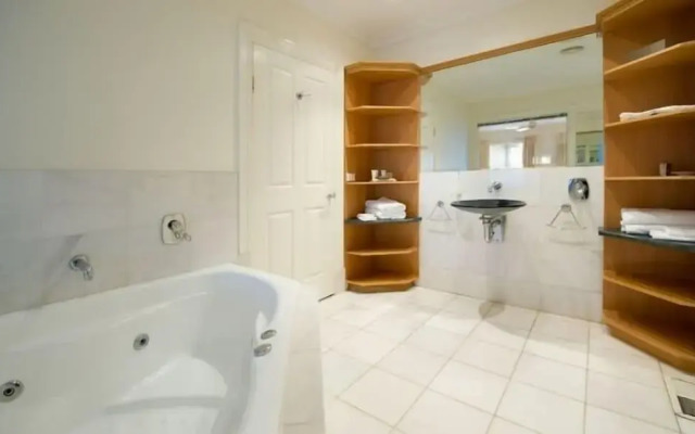 Lakeside Suites 3