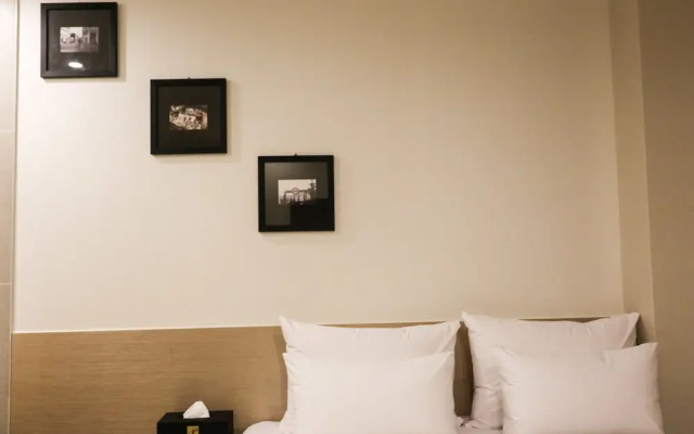 Paradise Hotel