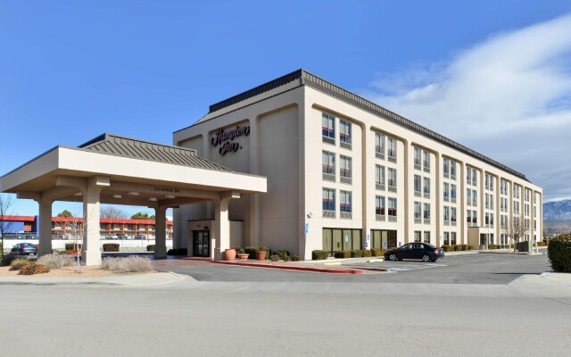 Отель Hampton Inn Albuquerque - University Midtown вид на фасад
