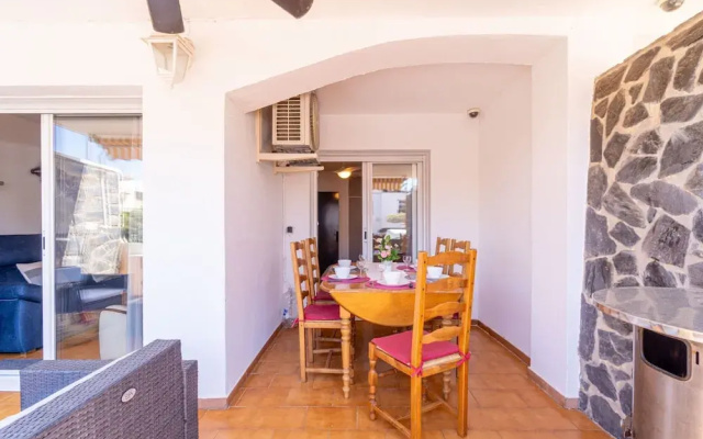 Apartment in Empuriabrava Near Beach